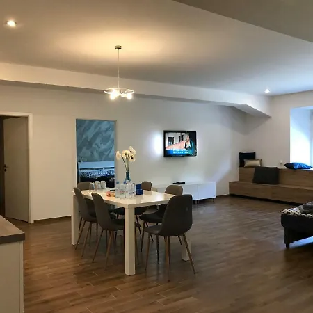 Jure In Appartement *