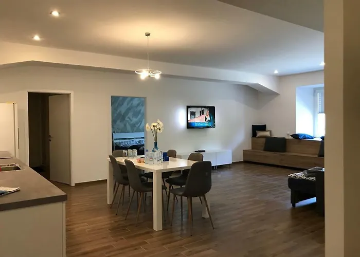 Jure In Appartement *